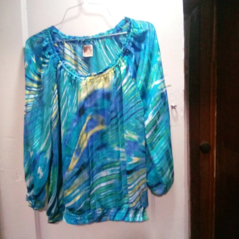 Shirt - Picture 2 of 3